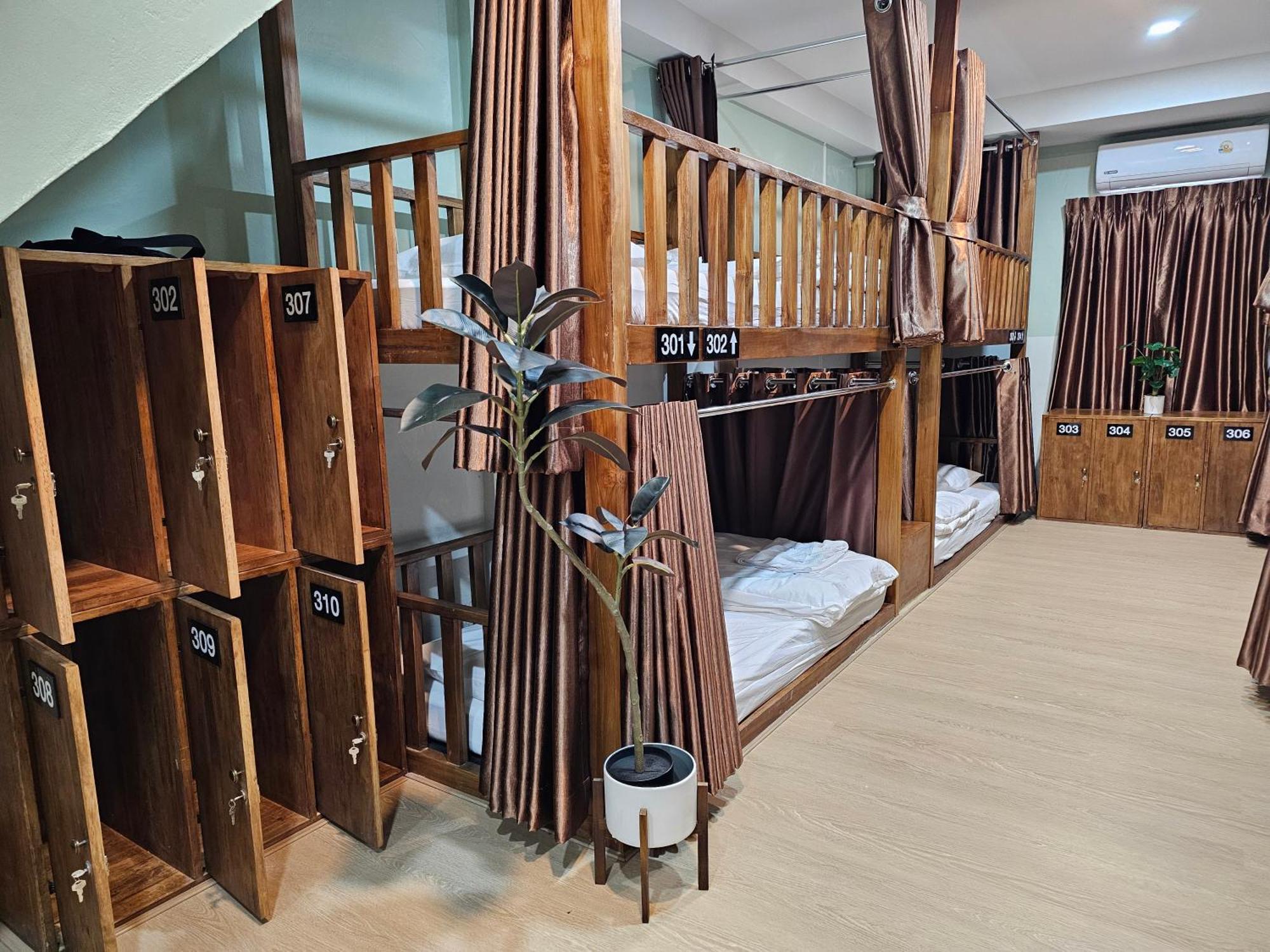 Lub Nai Hostel Patong Habitación foto